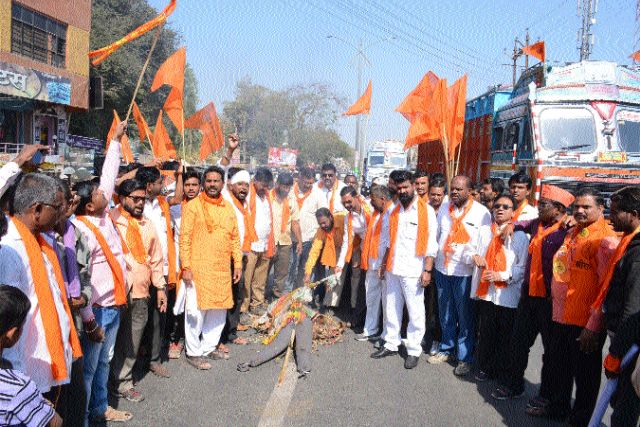 Terrorist attack intensifies | दहशतवादी हल्ल्याचे तीव्र पडसाद