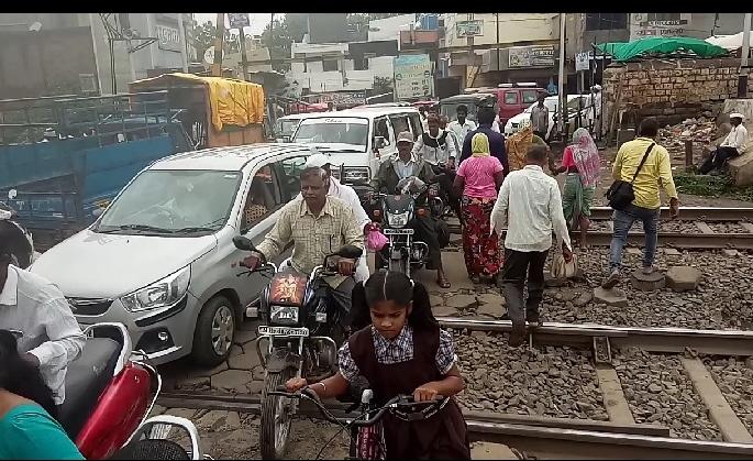 Nandgavi traffic congestion | नांदगावी वाहतुकीची कोंडी Nandgavi traffic congestion | नांदगावी वाहतुकीची कोंडी