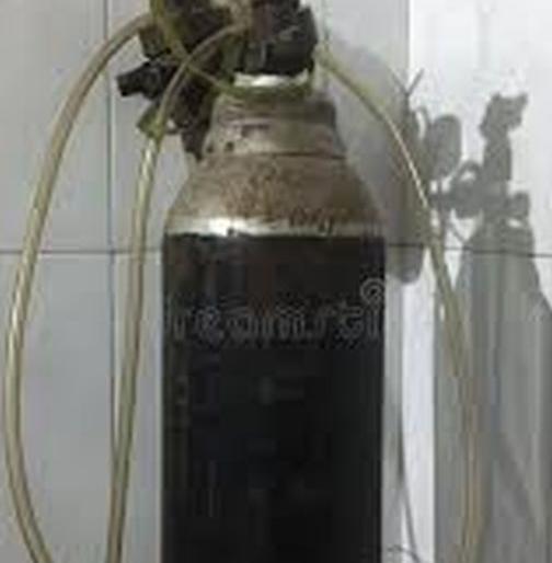 100 oxygen cylinders in the air | १०० आॅक्सिजन सिलींडर हवेत 100 oxygen cylinders in the air | १०० आॅक्सिजन सिलींडर हवेत