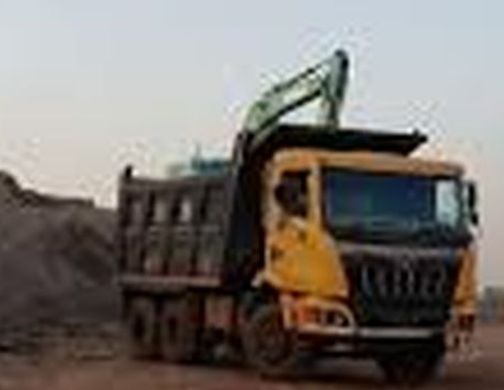 Crimes registered against 14 persons for transporting illegal sand | अवैध वाळू वाहतूक करणाऱ्या १४ जणांवर गुन्हे दाखल Crimes registered against 14 persons for transporting illegal sand | अवैध वाळू वाहतूक करणाऱ्या १४ जणांवर गुन्हे दाखल