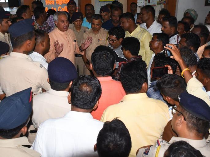 Grounding advisers of Narmada Authority | नर्मदा प्राधिकरणाच्या सल्लागारांना घेराव Grounding advisers of Narmada Authority | नर्मदा प्राधिकरणाच्या सल्लागारांना घेराव