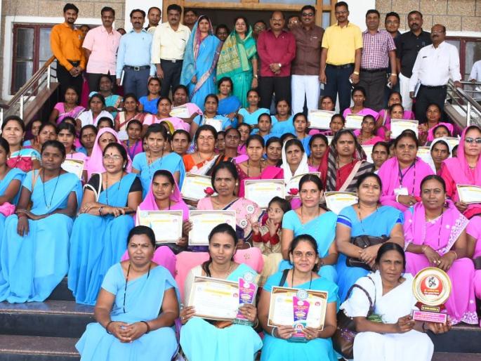 Nandurbar ZP: Excellent work by 58 people honored by the people | नंदुरबार जि.प.तर्फे उत्कृष्ट कार्य करणा:या 58 आशा सेविकांचा सन्मान Nandurbar ZP: Excellent work by 58 people honored by the people | नंदुरबार जि.प.तर्फे उत्कृष्ट कार्य करणा:या 58 आशा सेविकांचा सन्मान
