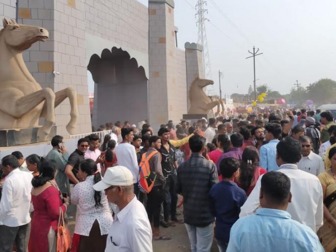 'Fever' sunday tourism | सारंगखेड्यात पर्यटनाचा ‘सण्डे फिवर’ 'Fever' sunday tourism | सारंगखेड्यात पर्यटनाचा ‘सण्डे फिवर’