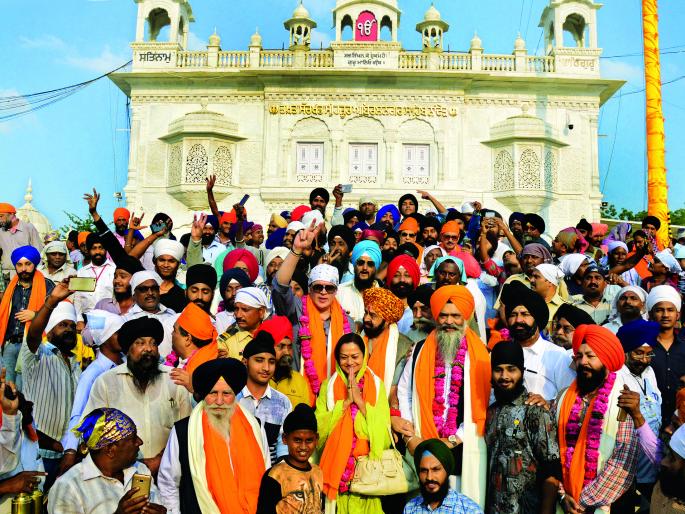 Nanded and Mumbai flight take off | नांदेड-मुंबई विमान पुन्हा झेपावले Nanded and Mumbai flight take off | नांदेड-मुंबई विमान पुन्हा झेपावले