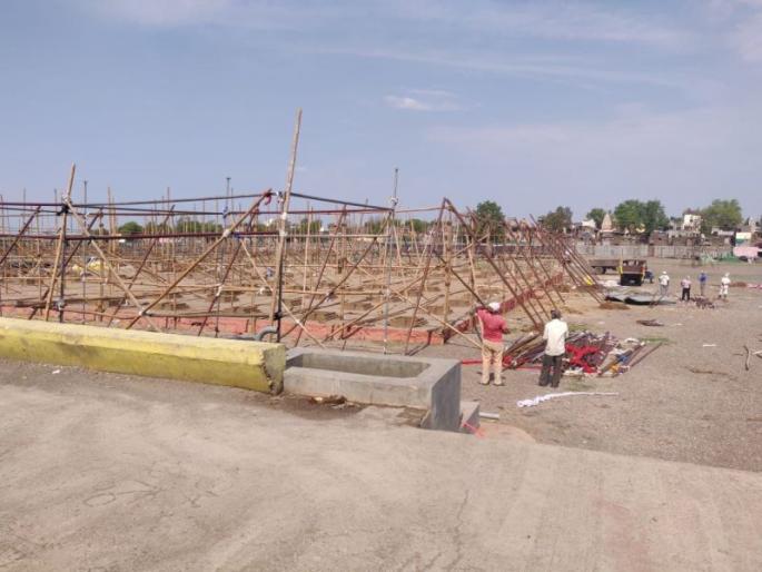 200 Swayamsevaks have come up to build a collapsed Tent | कोसळलेला मंडप उभारणीसाठी २०० स्वयंसेवक भिडले