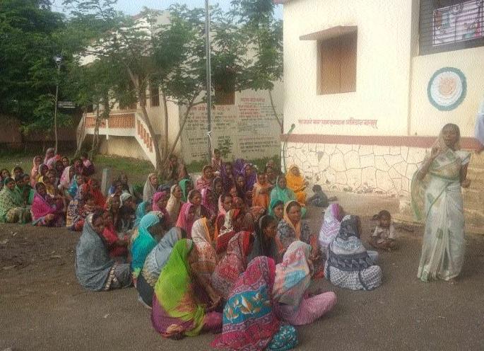 Elgar to Batsar ... the bottle must be horizontal! | बात्सरला एल्गार... बाटली आडवी झालीच पाहिजे !