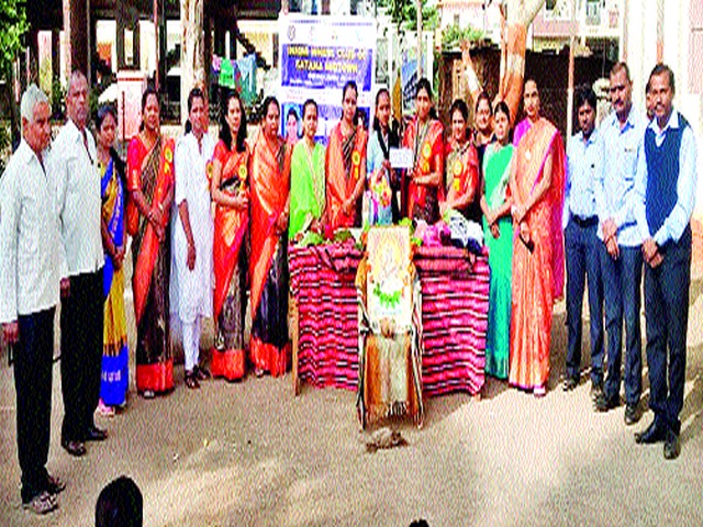 Orphaned student gets parental leave | अनाथ विद्यार्थिनीला मिळाले पालकत्व