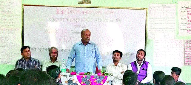 Water savings can be made by mobilizing people | पाणी बचत ही लोकचळवळ बनावी Water savings can be made by mobilizing people | पाणी बचत ही लोकचळवळ बनावी