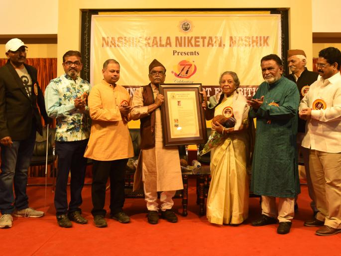 Newcomers should devote themselves to the field of art: | नवोदितांनी कलाक्षेत्रात झोकून द्यावे :उत्तमराव पाचारणे : Newcomers should devote themselves to the field of art: | नवोदितांनी कलाक्षेत्रात झोकून द्यावे :उत्तमराव पाचारणे :