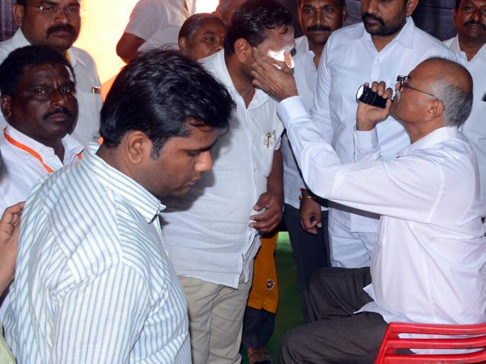 Mahabharoga Camp in Parbhani: Health Shibir The true symbol of social service - Tatyarao Leh | परभणीत महाआरोग्य शिबीर : आरोग्य शिबीर समाजसेवेचे खरे प्रतिक- तात्याराव लहाने Mahabharoga Camp in Parbhani: Health Shibir The true symbol of social service - Tatyarao Leh | परभणीत महाआरोग्य शिबीर : आरोग्य शिबीर समाजसेवेचे खरे प्रतिक- तात्याराव लहाने