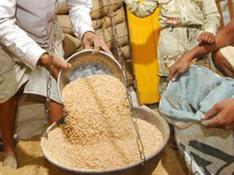 Parbhani: Due to the lack of transparency investigation, grain scam | परभणी :पारदर्शक तपासणीच्या दुर्लक्षामुळेच धान्य घोटाळा