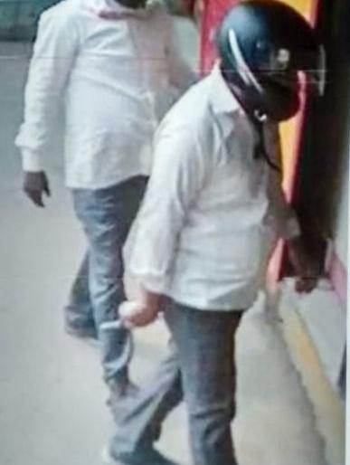 Police have announced a reward of Rs one lakh for those who provided information about the accused in the Nimbolan Dock | निंबोल दरोड्यातील आरोपींची माहिती देणाऱ्यास पोलिसांनी जाहीर केले एक लाखाचे बक्षीस