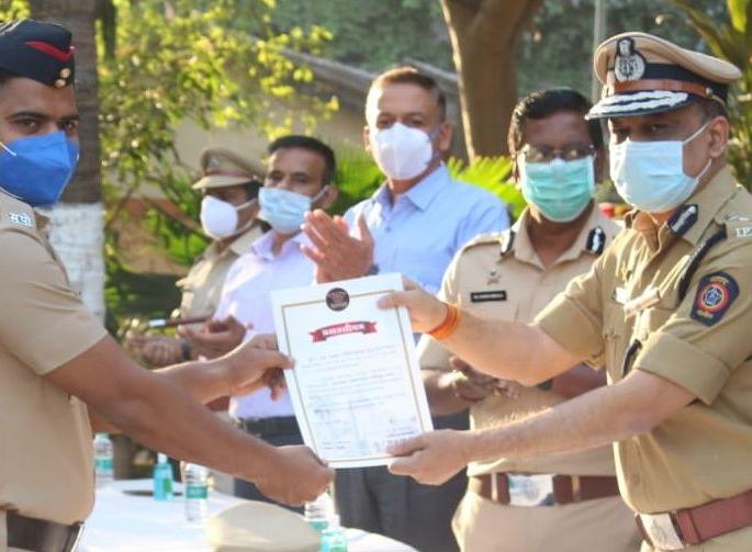 Chalisgaonkar Po. Co. Honored with Ajit Singh Rajput Award | चाळीसगावकर पो. कॉ. अजितसिंह राजपूत पुरस्काराने सन्मानित Chalisgaonkar Po. Co. Honored with Ajit Singh Rajput Award | चाळीसगावकर पो. कॉ. अजितसिंह राजपूत पुरस्काराने सन्मानित