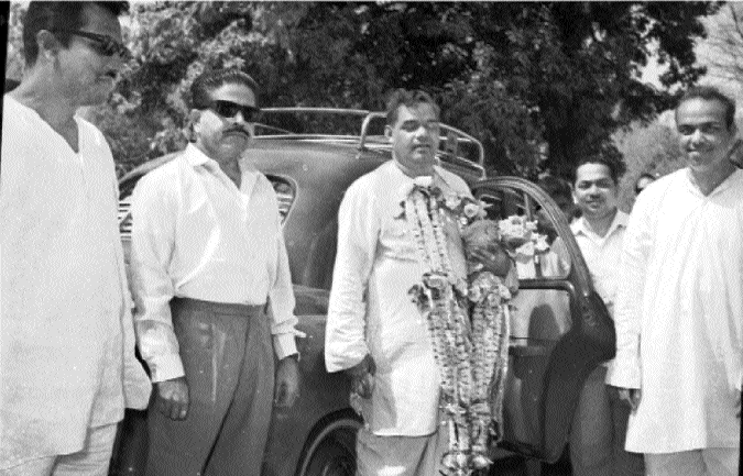 Bhushan for the Konkan Railway's national flag at the hands of Atalji | अटलजींच्या हस्ते कोकण रेल्वेचे राष्ट्रार्पण हे कोकणासाठी भूषण Bhushan for the Konkan Railway's national flag at the hands of Atalji | अटलजींच्या हस्ते कोकण रेल्वेचे राष्ट्रार्पण हे कोकणासाठी भूषण