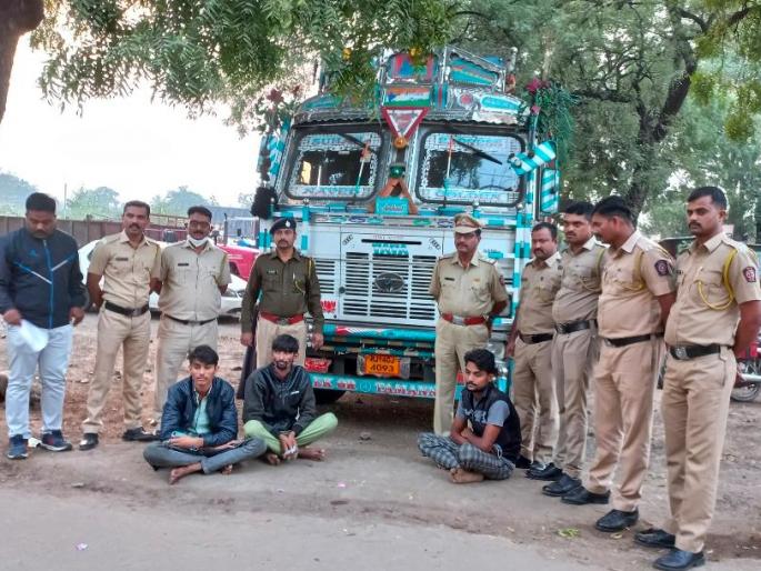 A stolen onion truck was caught in Haryana | चोरीला गेलेला कांद्याचा ट्रक हरयाणात पकडला A stolen onion truck was caught in Haryana | चोरीला गेलेला कांद्याचा ट्रक हरयाणात पकडला