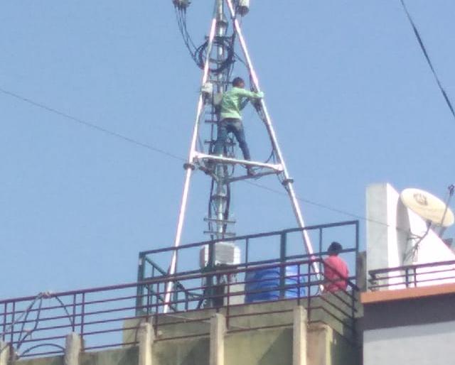 Citizens protest against building a manorah | मानोरा उभारण्यास नागरिकांचा विरोध  Citizens protest against building a manorah | मानोरा उभारण्यास नागरिकांचा विरोध