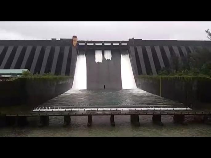 Navja received 324 mm of rain while Mahabaleshwar received 203 mm of rain | नवजा ३२४ तर महाबळेश्वरला २०३ मिलीमीटर पाऊस Navja received 324 mm of rain while Mahabaleshwar received 203 mm of rain | नवजा ३२४ तर महाबळेश्वरला २०३ मिलीमीटर पाऊस