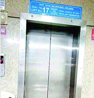 Satkar said, 'Do not lift', go on walking | सातारकर म्हणे... ‘लिफ्ट’ नको, चालतच जाऊ Satkar said, 'Do not lift', go on walking | सातारकर म्हणे... ‘लिफ्ट’ नको, चालतच जाऊ