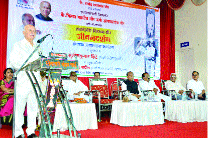 Sushilkumar Shinde said one day the Congress will end ... | सुशीलकुमार शिंदे म्हणाले, काँग्रेसला संपविणारेच एक दिवस संपतील... Sushilkumar Shinde said one day the Congress will end ... | सुशीलकुमार शिंदे म्हणाले, काँग्रेसला संपविणारेच एक दिवस संपतील...