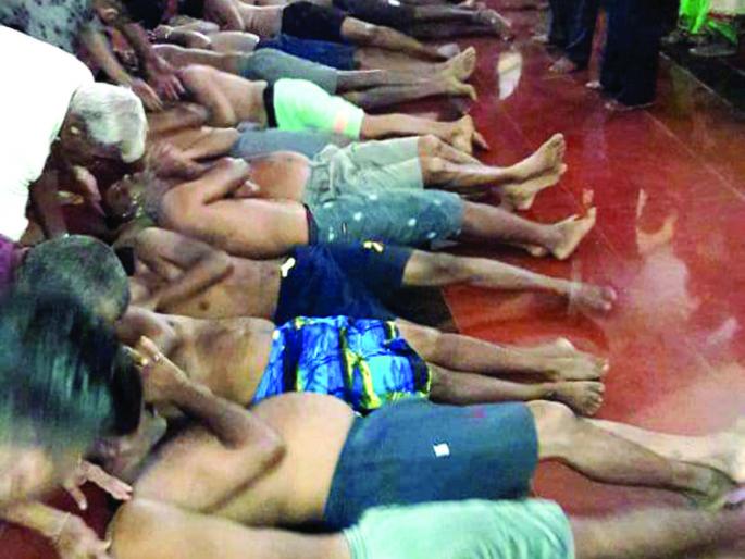 Thousands flock to vow, Sonurli Shri Devi Mauli anniversary celebration | हजारो लोटांगणांनी नवस फेडले, सोनुर्ली श्री देवी माऊलीचा वार्षिक जत्रोत्सव