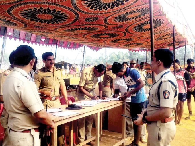 Sindhudurg: 3877 candidates eligible for next round of police recruitment, 301 out of the total | सिंधुदुर्ग :  पोलीस भरतीच्या पुढील फेरीसाठी ३८७७ उमेदवार पात्र, ३0१ जण बाहेर Sindhudurg: 3877 candidates eligible for next round of police recruitment, 301 out of the total | सिंधुदुर्ग :  पोलीस भरतीच्या पुढील फेरीसाठी ३८७७ उमेदवार पात्र, ३0१ जण बाहेर