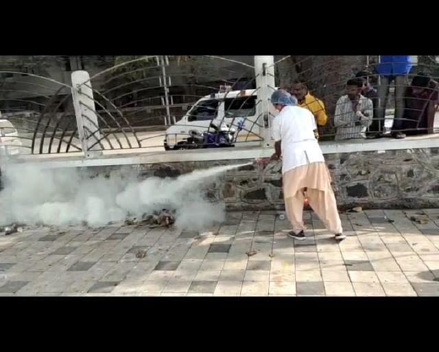 Firefighting training conducted by Sinnar's health system | सिन्नरच्या आरोग्य यंत्रणेने घेतले आग आटोक्यात आणण्याचे प्रशिक्षण Firefighting training conducted by Sinnar's health system | सिन्नरच्या आरोग्य यंत्रणेने घेतले आग आटोक्यात आणण्याचे प्रशिक्षण