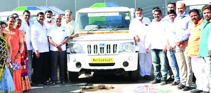 Sinnar Municipal Council gets 12 new state-of-the-art bell trains | सिन्नर नगरपरिषेदला १२ नवीन अत्याधुनिक घंटागाड्या Sinnar Municipal Council gets 12 new state-of-the-art bell trains | सिन्नर नगरपरिषेदला १२ नवीन अत्याधुनिक घंटागाड्या