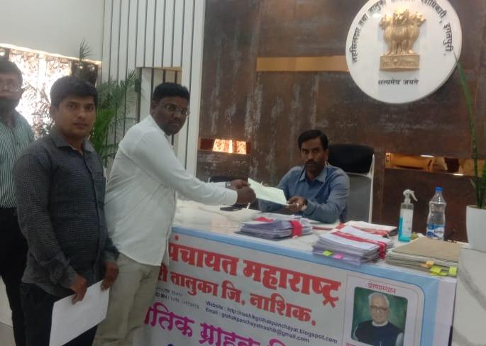 Statement to MNS tehsildar for justice of dead workers | मृत कामगारांच्या न्यायासाठी मनसेचे तहसीलदारांना निवेदन Statement to MNS tehsildar for justice of dead workers | मृत कामगारांच्या न्यायासाठी मनसेचे तहसीलदारांना निवेदन