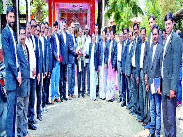 District Attorney to head the Federation | जिल्हा वकील फेडरेशनच्या अध्यक्षपदी भदाणे District Attorney to head the Federation | जिल्हा वकील फेडरेशनच्या अध्यक्षपदी भदाणे