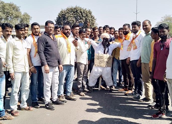 Vinchur to the statue of terrorists | विंचूरला दहशतवाद्यांच्या पुतळ्याचे दहन