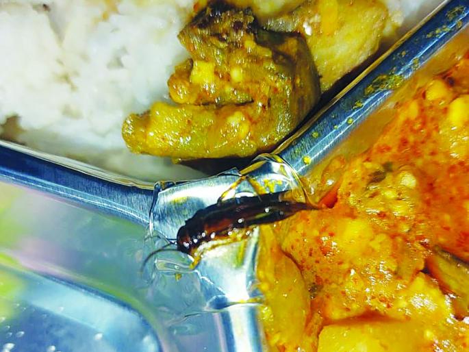 The worm was found in the food of a suspected patient at Karanja Sub-District Hospital | कारंजा उपजिल्हा रुग्णालयात संदिग्ध रुग्णाच्या भोजनात आढळला कीडा The worm was found in the food of a suspected patient at Karanja Sub-District Hospital | कारंजा उपजिल्हा रुग्णालयात संदिग्ध रुग्णाच्या भोजनात आढळला कीडा