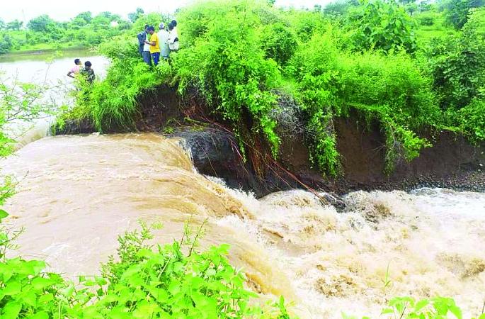 Heavy rains in the taluka including Mangrulpeer city | मंगरुळपीर शहरासह तालुक्यात दमदार पाऊस Heavy rains in the taluka including Mangrulpeer city | मंगरुळपीर शहरासह तालुक्यात दमदार पाऊस