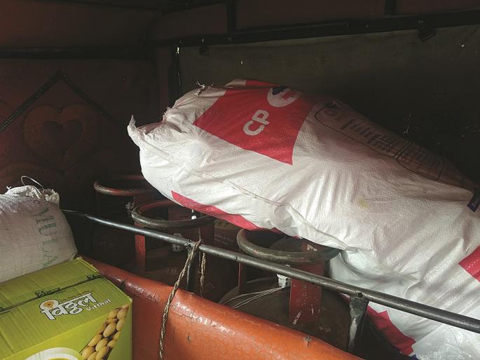 Sting Operation: Domestic Gas-Cylinders illegle dilevery | Sting Operation : घरगुती गॅस-सिलिंडरची नियमबाह्य वाहतूक Sting Operation: Domestic Gas-Cylinders illegle dilevery | Sting Operation : घरगुती गॅस-सिलिंडरची नियमबाह्य वाहतूक