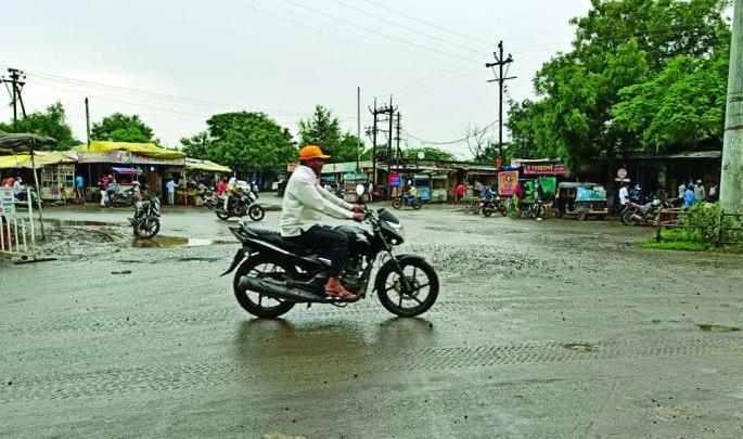Helmet forced on paper in Washim district! | वाशिम जिल्ह्यात ‘हेल्मेट सक्ती’ कागदावरच!