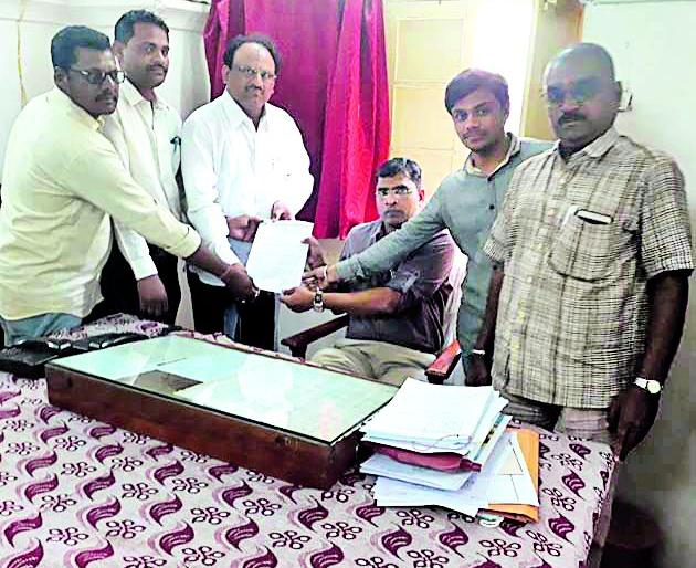 Provide compensation of 50 thousand hectares | हेक्टरी ५० हजारांची नुकसाई भरपाई द्या Provide compensation of 50 thousand hectares | हेक्टरी ५० हजारांची नुकसाई भरपाई द्या