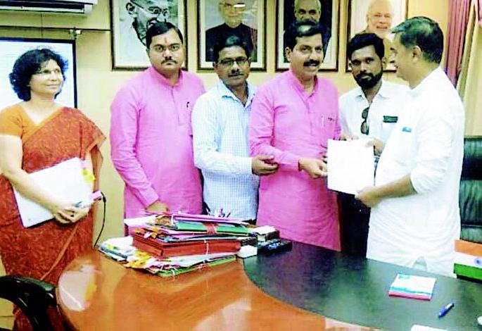 Set a single policy on the country side for the compensation of electricity towers | वीज टॉवरच्या मोबदल्याबाबत देशपातळीवर एकच धोरण ठरवा Set a single policy on the country side for the compensation of electricity towers | वीज टॉवरच्या मोबदल्याबाबत देशपातळीवर एकच धोरण ठरवा