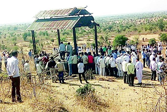 The assassination of the death of a projected farmer | प्रकल्पग्रस्त शेतकऱ्याचा मृत्यू ही व्यवस्थेने केलेली हत्याच The assassination of the death of a projected farmer | प्रकल्पग्रस्त शेतकऱ्याचा मृत्यू ही व्यवस्थेने केलेली हत्याच