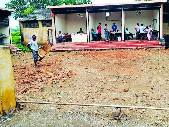 Roads in Selu, drainage construction are of poor quality | सेलूतील रस्ते, नालीचे बांधकाम निकृष्ट दर्जाचे Roads in Selu, drainage construction are of poor quality | सेलूतील रस्ते, नालीचे बांधकाम निकृष्ट दर्जाचे