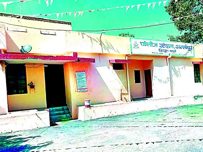 42 villages with 20 police stations | ४२ गावांची मदार २० पोलीसदादांवर 42 villages with 20 police stations | ४२ गावांची मदार २० पोलीसदादांवर