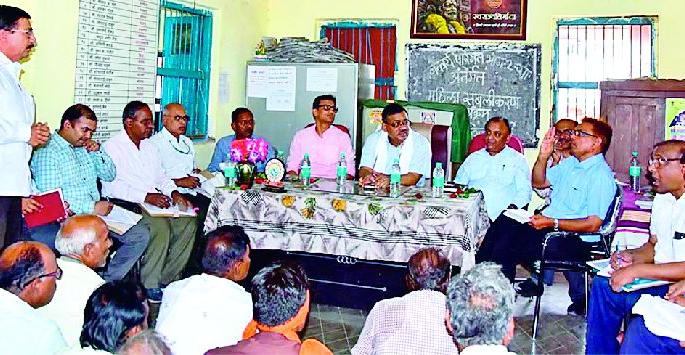 100% damage to the growers | बोंडअळीने उत्पादकांचे १०० टक्के नुकसान