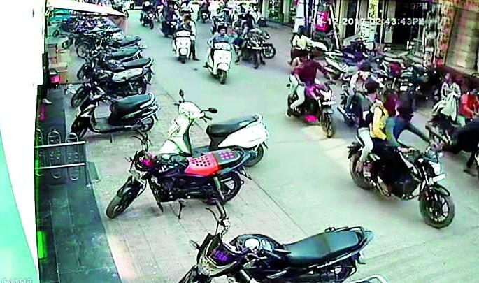 Stonepun at the medicinal store | औषधी दुकानावर दगडफेक