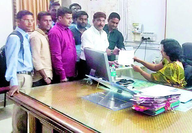 Remove the confusion of scholarship application | शिष्यवृत्तीच्या आवेदनातील संभ्रम दूर करा