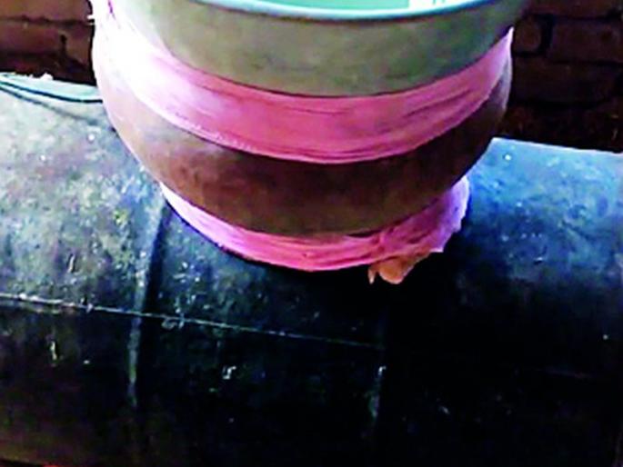 Toxic alcohol intoxicated in Pandharkawada | पांढरकवडा शहरात विषारी दारूचा शिरकाव Toxic alcohol intoxicated in Pandharkawada | पांढरकवडा शहरात विषारी दारूचा शिरकाव