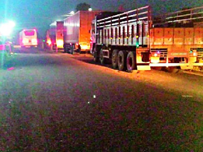 Vehicle Range at Tornado Nos | पांढरकवडा टोल नाक्यावर वाहनांच्या रांगा Vehicle Range at Tornado Nos | पांढरकवडा टोल नाक्यावर वाहनांच्या रांगा