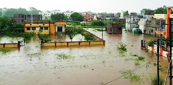 Rainfall in the district by continuous rain | संततधार पावसाने जिल्ह्यात दाणादाण Rainfall in the district by continuous rain | संततधार पावसाने जिल्ह्यात दाणादाण