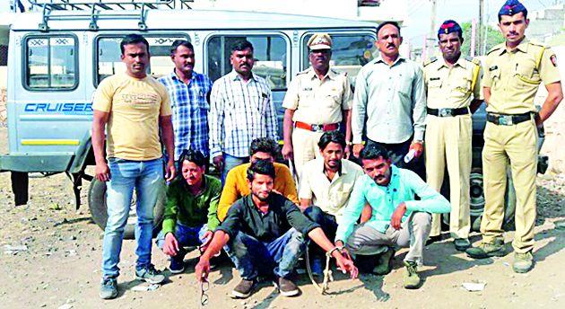 Cruiser thieves are finally seized | क्रूझर चोरटे अखेर जेरबंद Cruiser thieves are finally seized | क्रूझर चोरटे अखेर जेरबंद