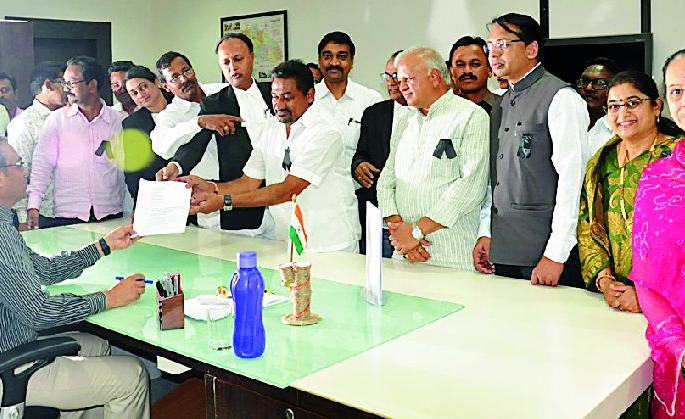 Make a high-level inquiry into Arnie's atrocities | आर्णीतील अत्याचाराची उच्चस्तरीय चौकशी करा