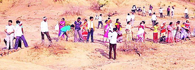 New history created from collective labor | सामूहिक श्रमदानातून रचला नवा इतिहास New history created from collective labor | सामूहिक श्रमदानातून रचला नवा इतिहास