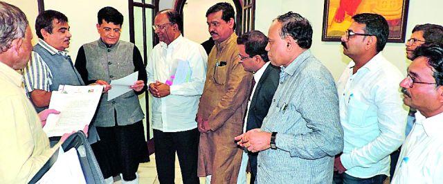 Questions of credit institutions in the Council of Ministers | पतसंस्थांचे प्रश्न मंत्र्यांच्या दरबारात Questions of credit institutions in the Council of Ministers | पतसंस्थांचे प्रश्न मंत्र्यांच्या दरबारात