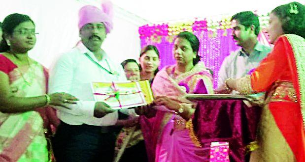 Gramsevaks should exercise restraint | ग्रामसेवकांनी संयम बाळगावा Gramsevaks should exercise restraint | ग्रामसेवकांनी संयम बाळगावा